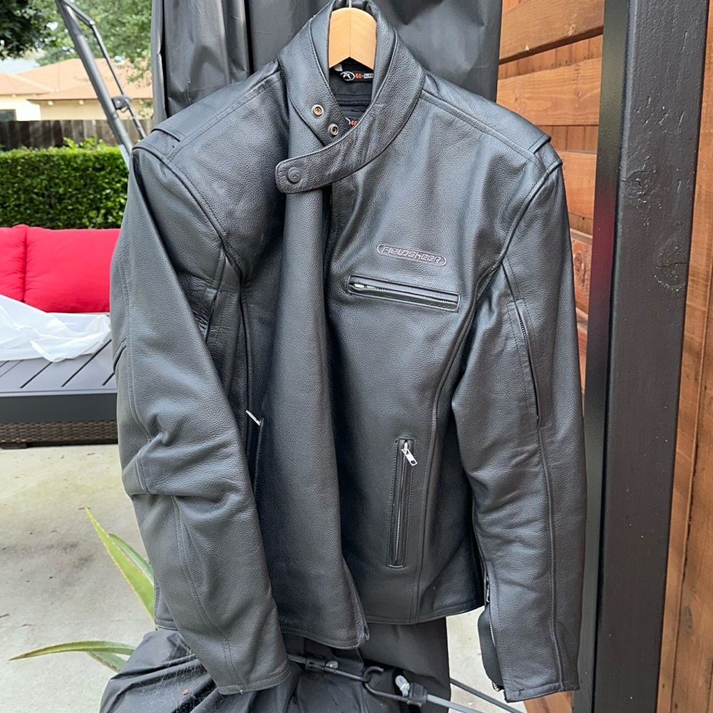 Fieldsheer Men’s motorcycle jacket with elbow and back guards